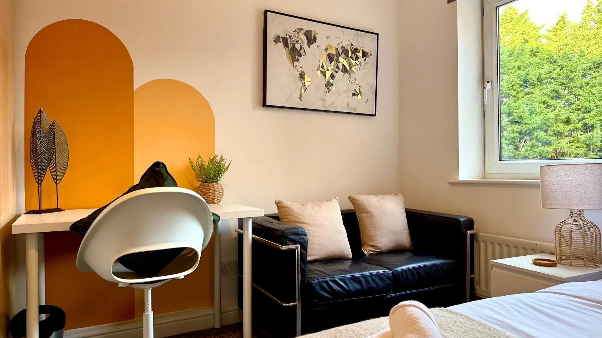 Spacious 2 Bed Flat Free Private Parking Лидс Великобритания